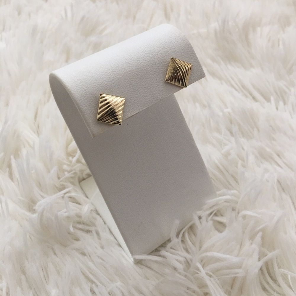 🐚 Vintage Brass Scalloped Shell Stud Earrings 🐚